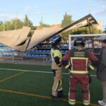 El fuerte viento derriba el cartel luminoso de “Feliz Navidad” en La Manga y provoca múltiples incidencias