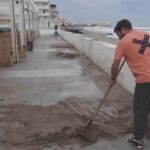 Cuatro heridos en un tren de pasajeros tras chocar con una grúa en Alumbres (Cartagena)