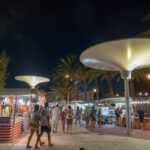 MC propone habilitar solares en desuso como aparcamientos temporales para frenar el colapso turístico en el litoral