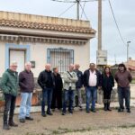 Las embarcaciones abandonadas y varadas continúan en el Mar Menor sin retirada efectiva