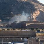 Incendio en unas naves industriales junto al Hospital Santa Lucía de Cartagena