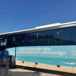 Los transportistas vuelven a denunciar la falta de zonas de carga y descarga en La Manga: «Es un problema que se repite cada verano»