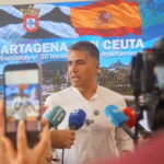 La Guardia Civil intercepta una potente embarcación con cuatro motores dedicada al traslado de inmigrantes irregulares y detiene a sus dos patrones