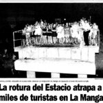 Cientos de bañistas abrazan el Mar Menor en defensa de la laguna
