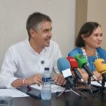 Capitanía Marítima retira y precinta el velero encallado en La Manga